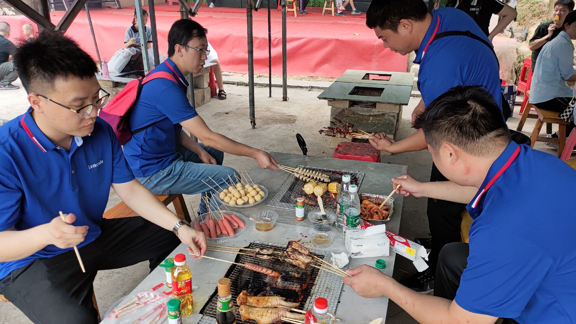 松湖騎行，穿樹(shù)飛花；農(nóng)家休閑，擁抱自然