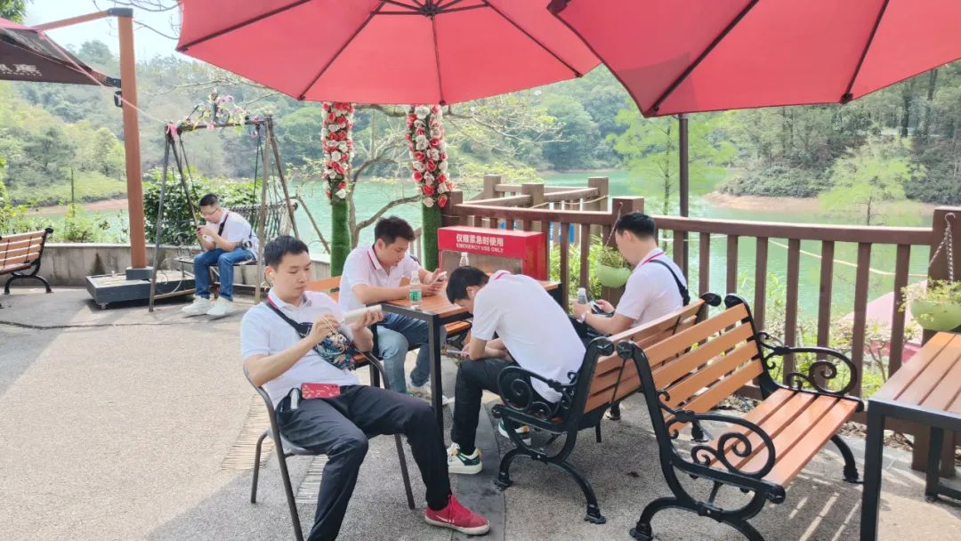 覽紅花湖美景，鑄藍柯路精神