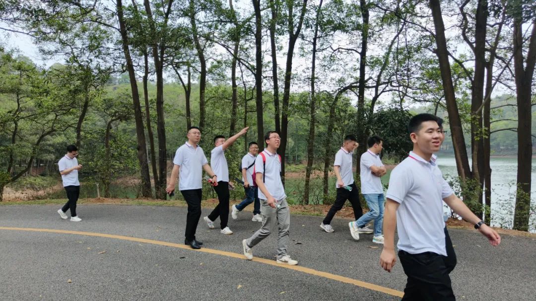 覽紅花湖美景，鑄藍柯路精神