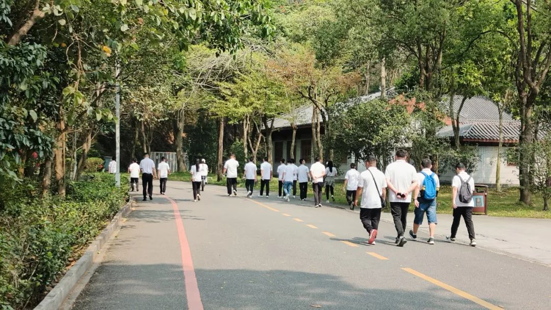 覽紅花湖美景，鑄藍柯路精神