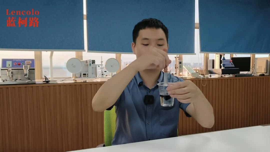 加色性好，添加一點(diǎn)色精或色漿即可攪拌分散均勻