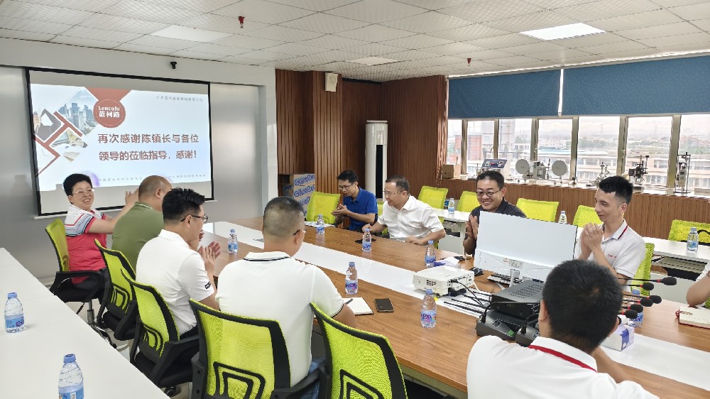 心系企業(yè)，情暖藍(lán)柯路——陳鎮(zhèn)長及鎮(zhèn)領(lǐng)導(dǎo)團(tuán)隊(duì)親臨指導(dǎo)，共繪發(fā)展藍(lán)圖